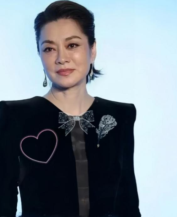 百亿遗产唾手可得，普通人穷极一生都触碰不到的财富，毛阿敏却坦然放手。坐拥260亿