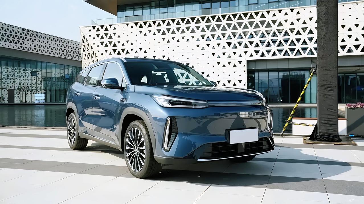 吉利银河M7可以看作是吉利银河L7的改款车型，轴距2785毫米没动，空间基本原地