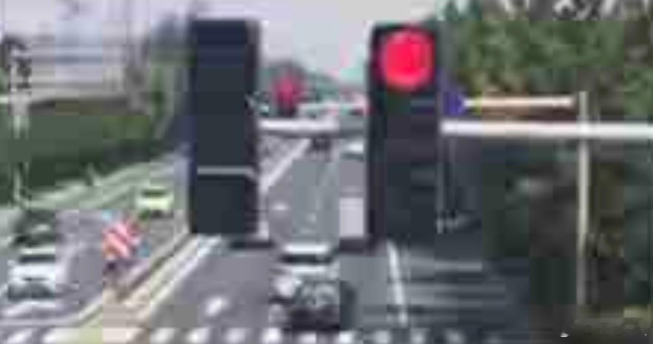 扣了6分，请大家引以为戒！当一个路口的信号灯是这个样子的时候，你可能以为它是坏掉