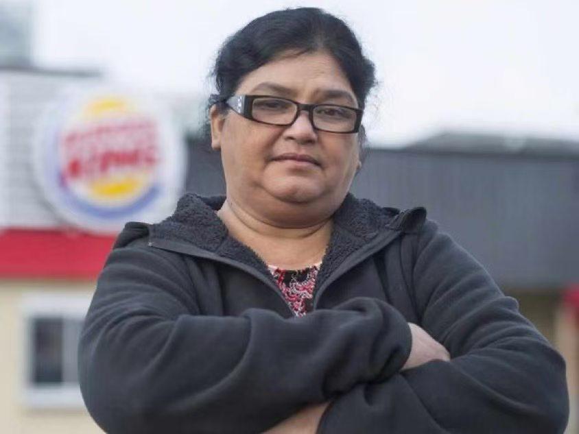 干了24年，就因为一份值50美分的套餐，说炒就炒。加拿大温哥华，55岁的Ush