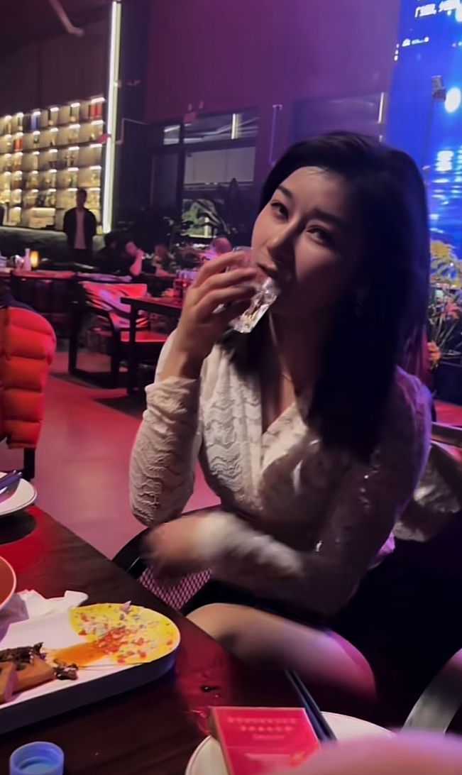 当她这个样子的时候，我就知道我逃不掉了