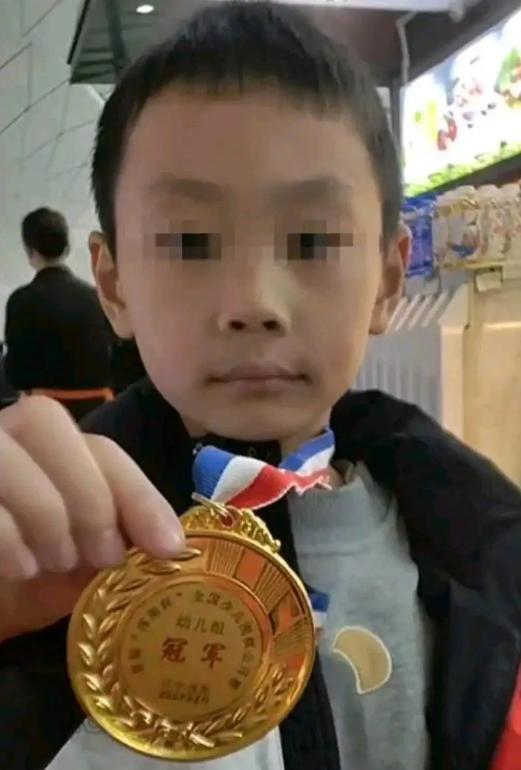 万万没想到！年仅9岁的围棋天才朱宏鑫，5月19日晚上从楼上跳下来。背后的原因竟然