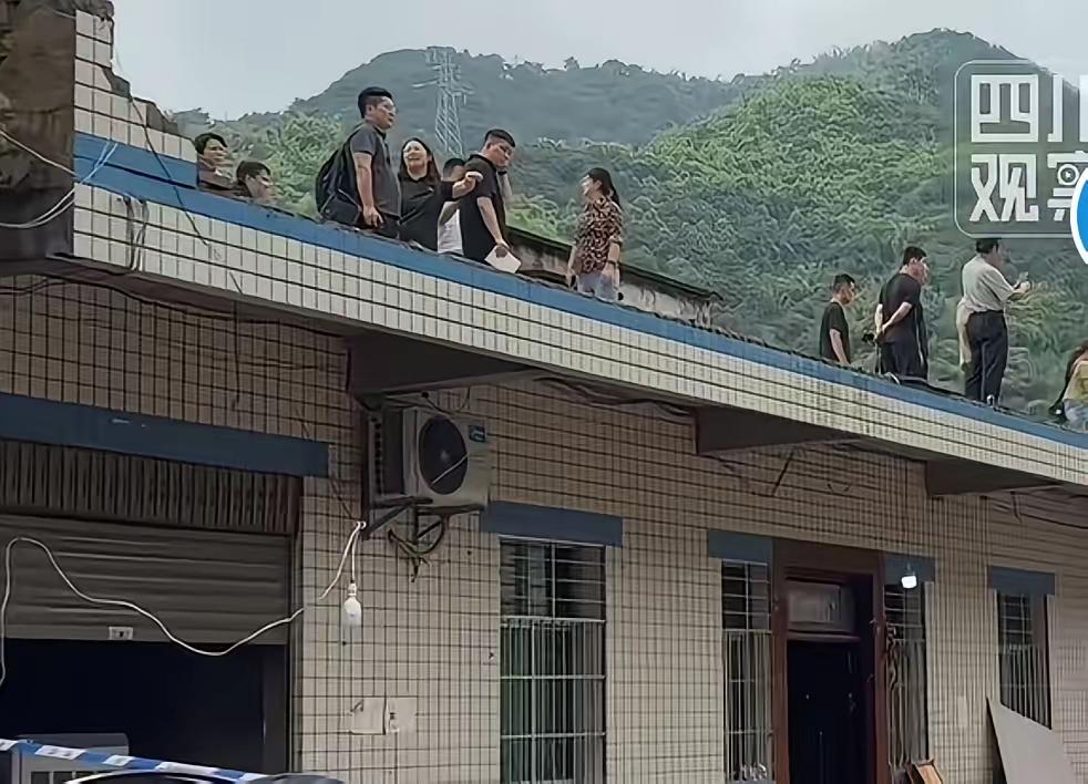 太揪心了​四川长宁办升学的堂姐发声：原本堂弟不打算办升学宴的，但女儿今年高考考