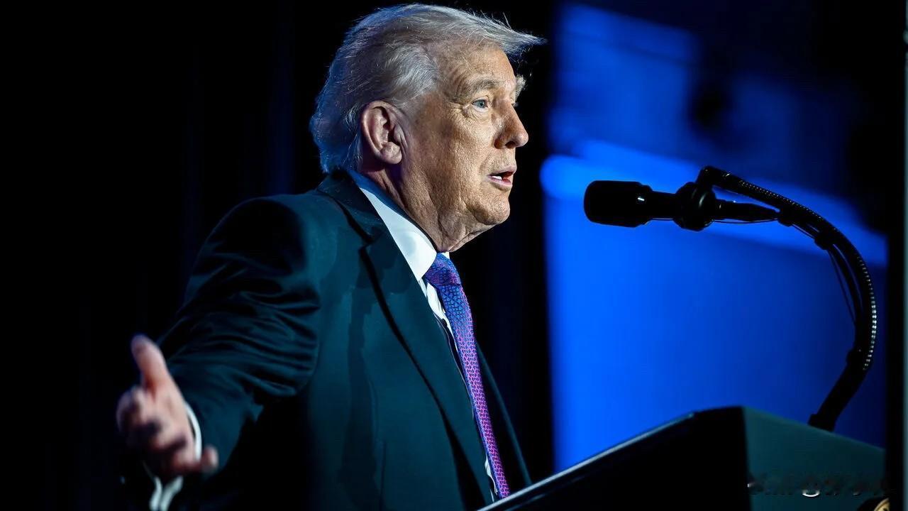 特朗普今天写道：“最高法院中那些投票反对我们合理且正当的关税方案的法官，理应感到