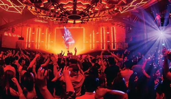 新加坡会不会亡国？有人说新加坡不会亡国，但大概率会为印度人的国。 新加坡当年