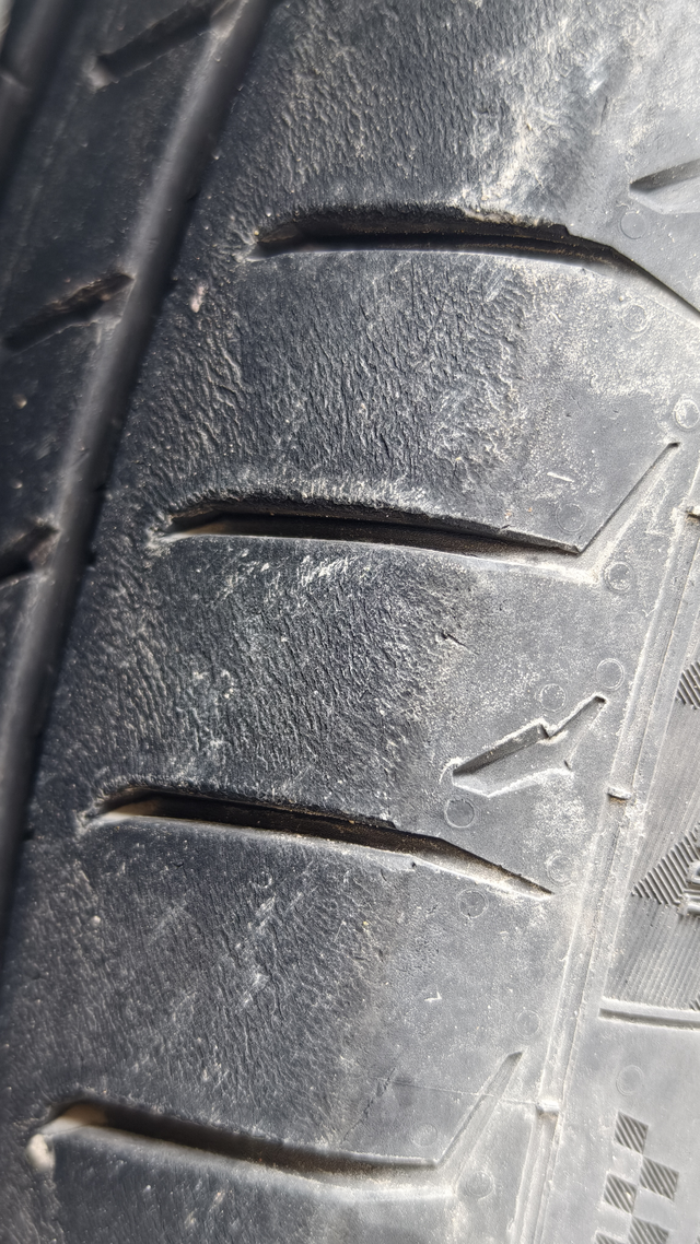 轮胎几年一换呀？我这个3年多了，需要更换么这样？没有补过胎，轮胎寿命多久