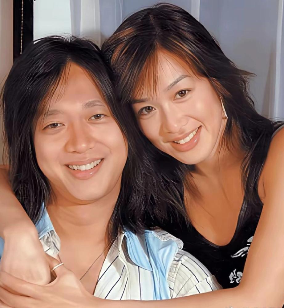 其实，钟丽缇和第二任丈夫严铮年龄相当很般配。当年钟丽缇曾公开表示，没有人比严铮