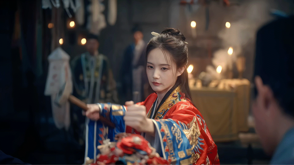 李一桐疯笑李一桐阴湿女鬼味李一桐《长风起》突破性演绎双面恶女江飞燕，阴湿女鬼般清