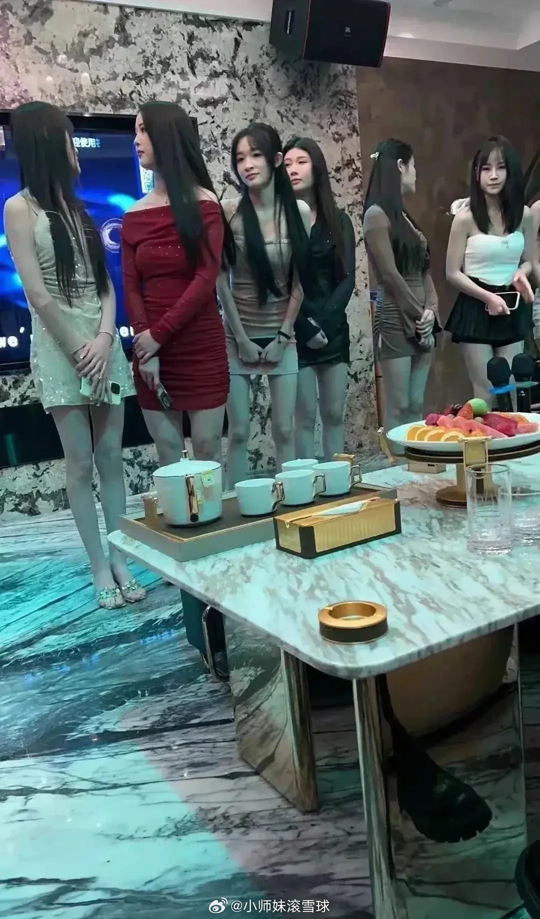 女人个个颜值如此了得，可惜了大多数人最后都过得并不幸福，单单这个职业就吓退了大部