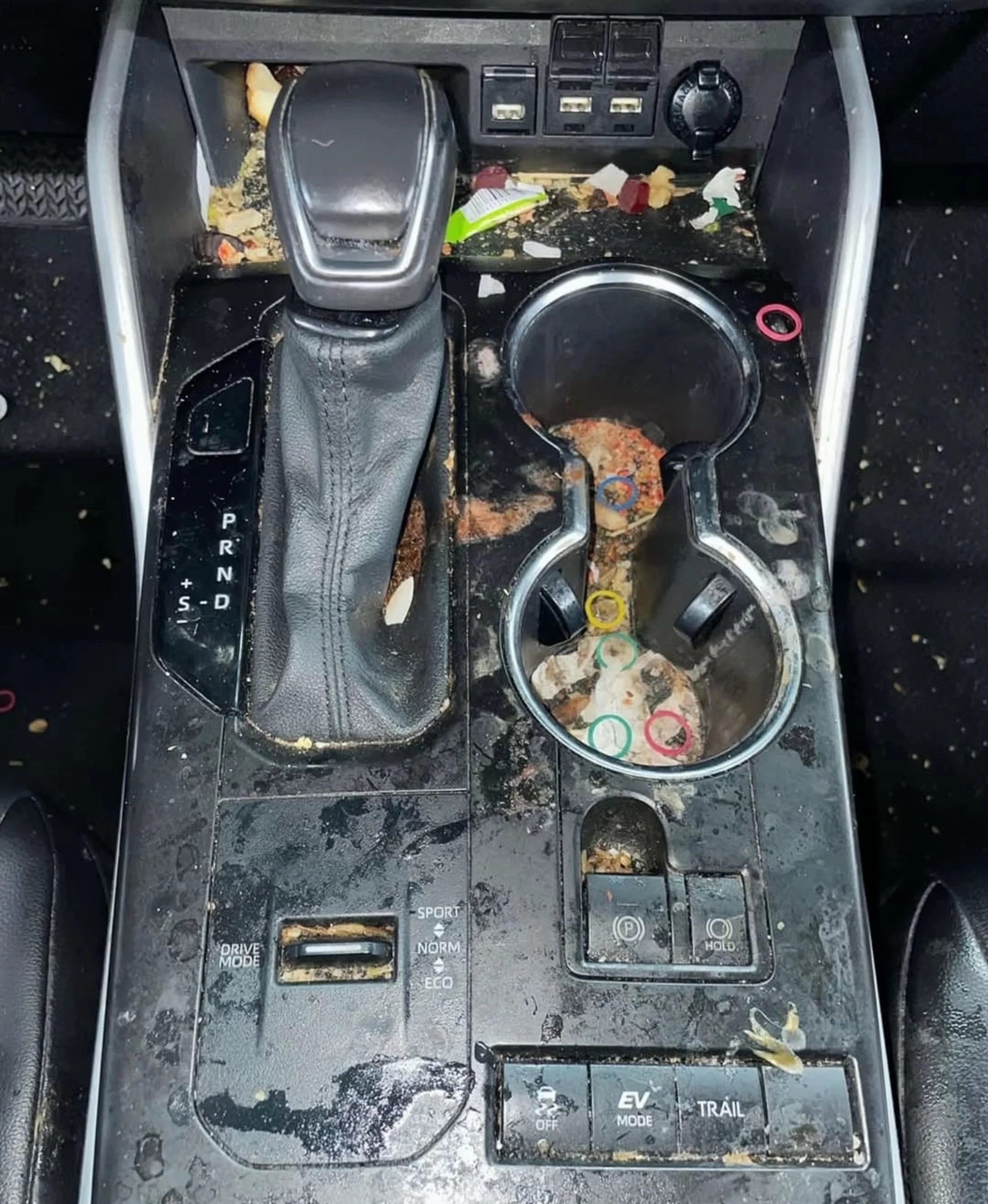 洗车的要懵逼了，这车主是有多不爱干净啊
