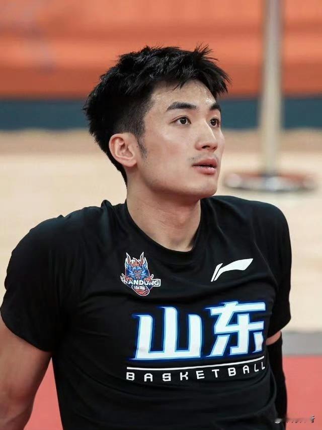媒体人夏晓司社媒发文：山东男篮下周应该会有四名左右的队员确定离队。球迷预测离队