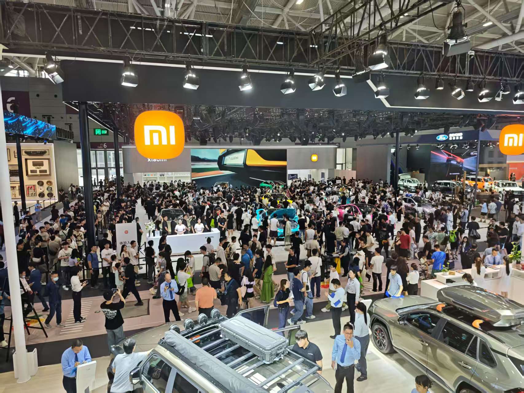 2025粤港澳大湾区车展车展第一天，小米的展台[跪了]不知道的以为雷总来了[哈