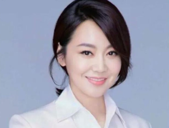 2004年的一天，闫妮的丈夫邹伟冒着大雪回家，一回到家就和闫妮说：“我们离婚吧，