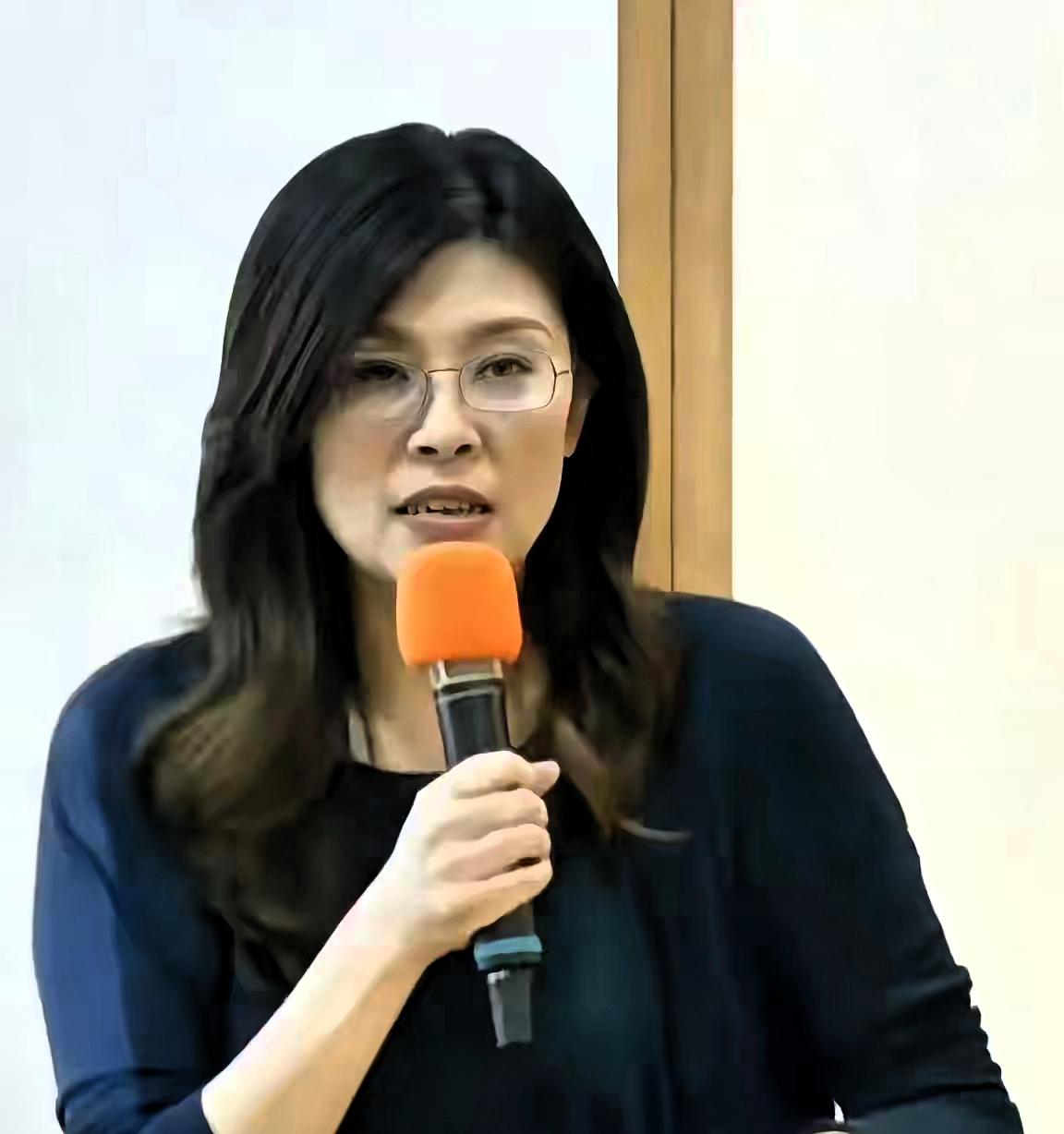 郑丽文这招“笨功夫”，看得人后背发凉在高手过招都靠“小聪明”的台岛政坛，郑