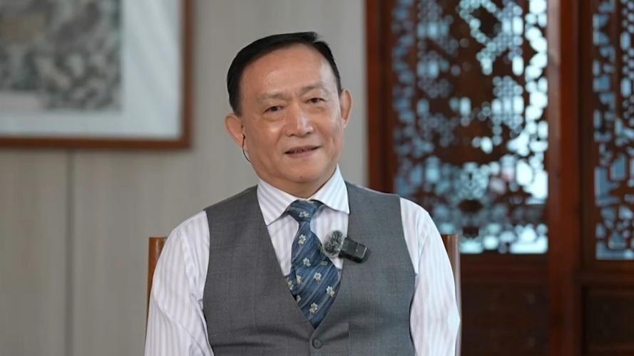 知名经济学者卢麒元最近一句话，把社科圈那层窗户纸捅破了：上百万研究人员，每年上百