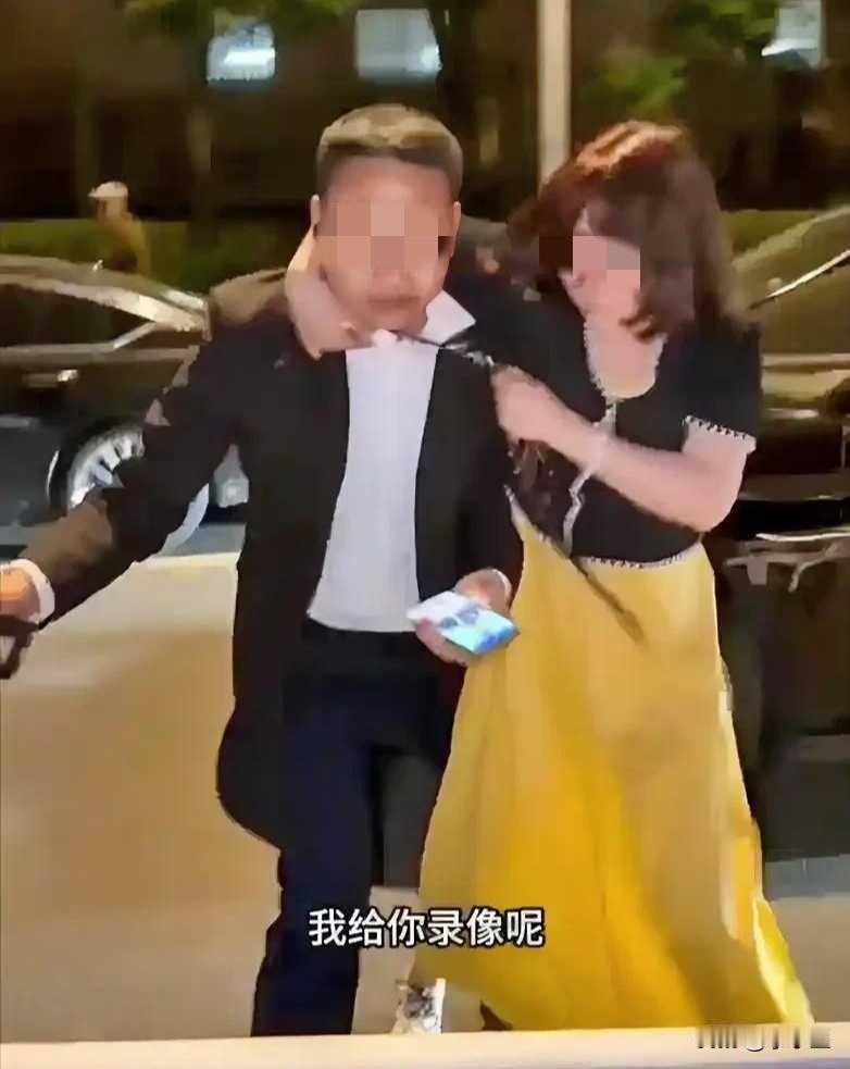 网约车司机遭暴力袭击频发，责任压顶为何只能忍夜幕下江苏街头，又闹出一桩网约车