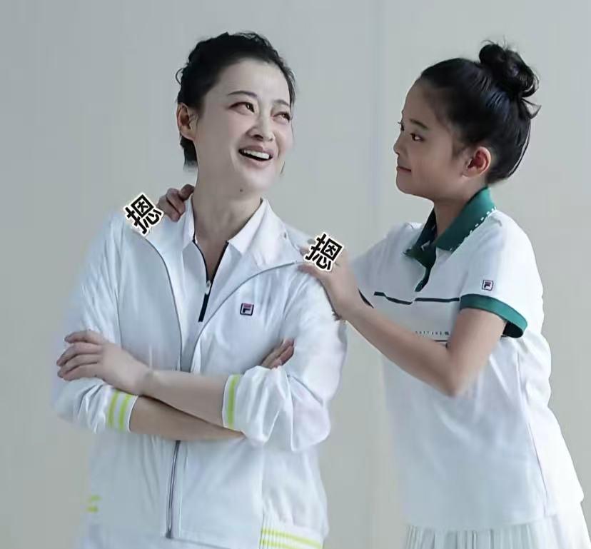 12岁，身高165，腿比我的未来还长。梅婷女儿快快这张脸，简直是从她妈脸上ct