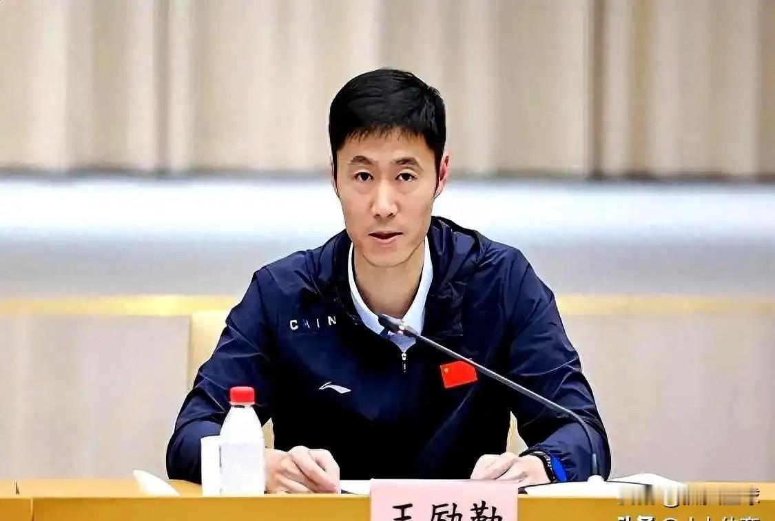 王励勤这个做法：其实有他的苦衷！众所周知，从蔡振华刘国梁时代开始，由于国乒实