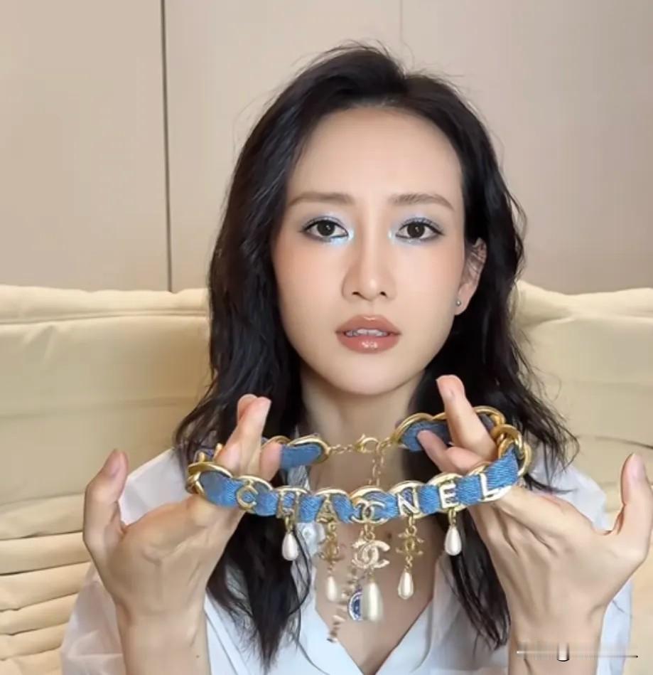 43岁的王鸥一直都没有结婚，等到看透了以后才知道并不是没有人愿意嫁给她看到有