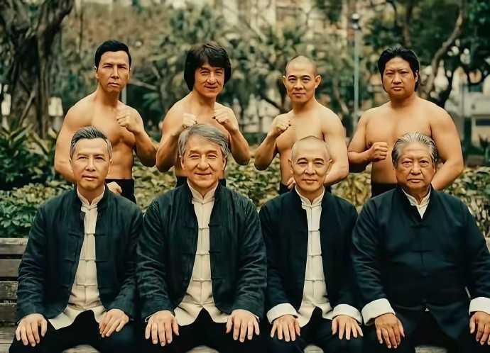 瞧，曾经的四大功夫巨星胸肌发达，雄浑沉健，阳刚硬朗；如今的成龙头发花白，气色盈和