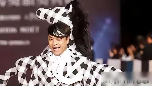 蔡康永当着满场业内嘉宾的面，直接对着黄渤甩出一句这是我家，不是你家。全场瞬间静下来，都等着看黄渤当场
