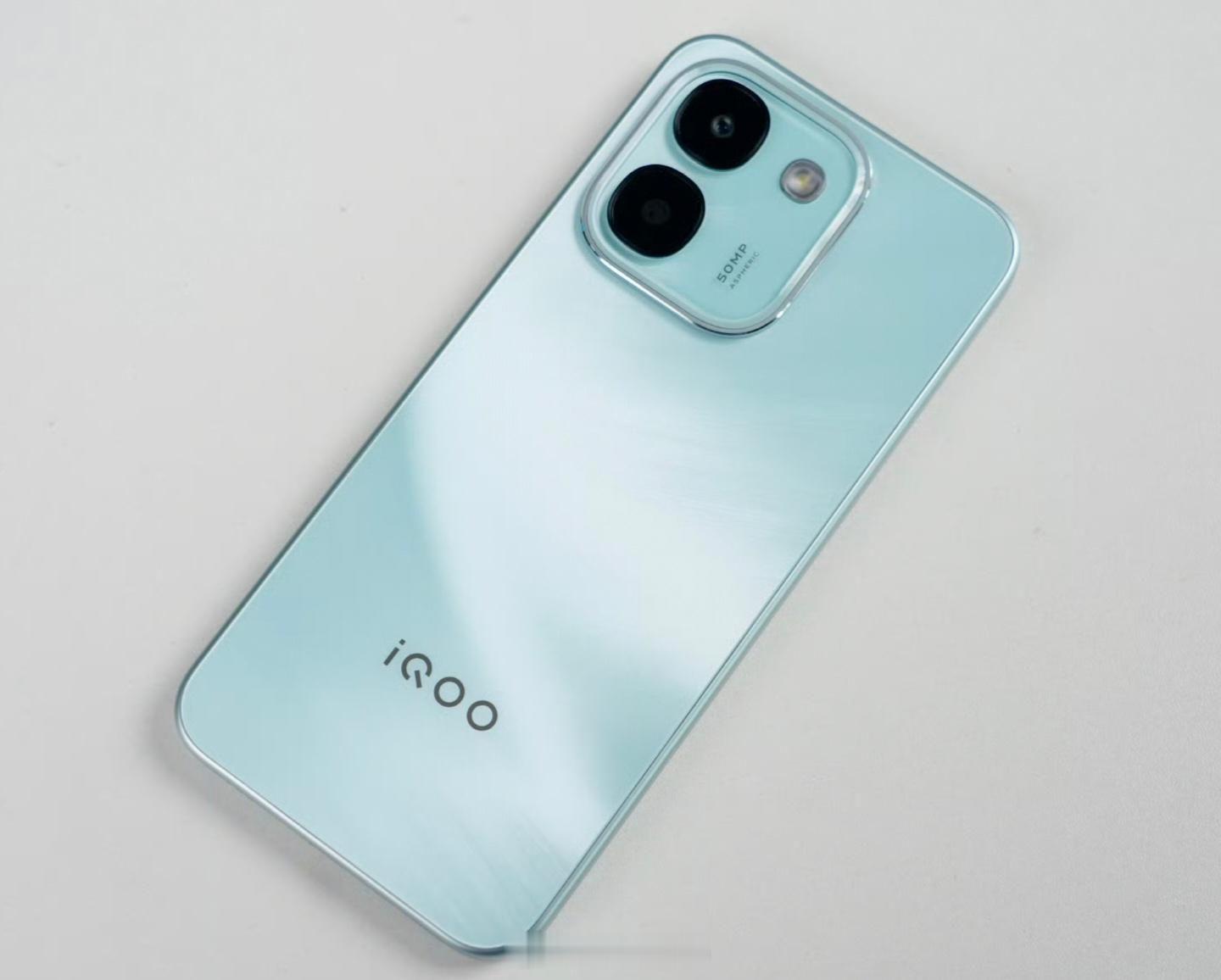 iQOOZ11S经常传文件的办公族看过来，iQOOZ11S的UFS3.1闪