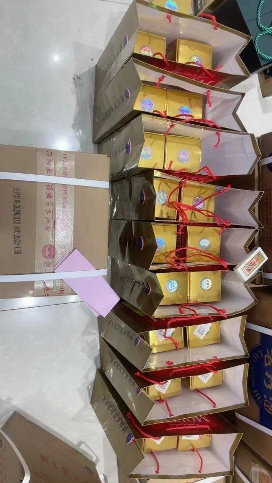 在这里特别感谢学员文先生，为我们所有实盘学员准备的这批专属白酒，目前已经全部登记