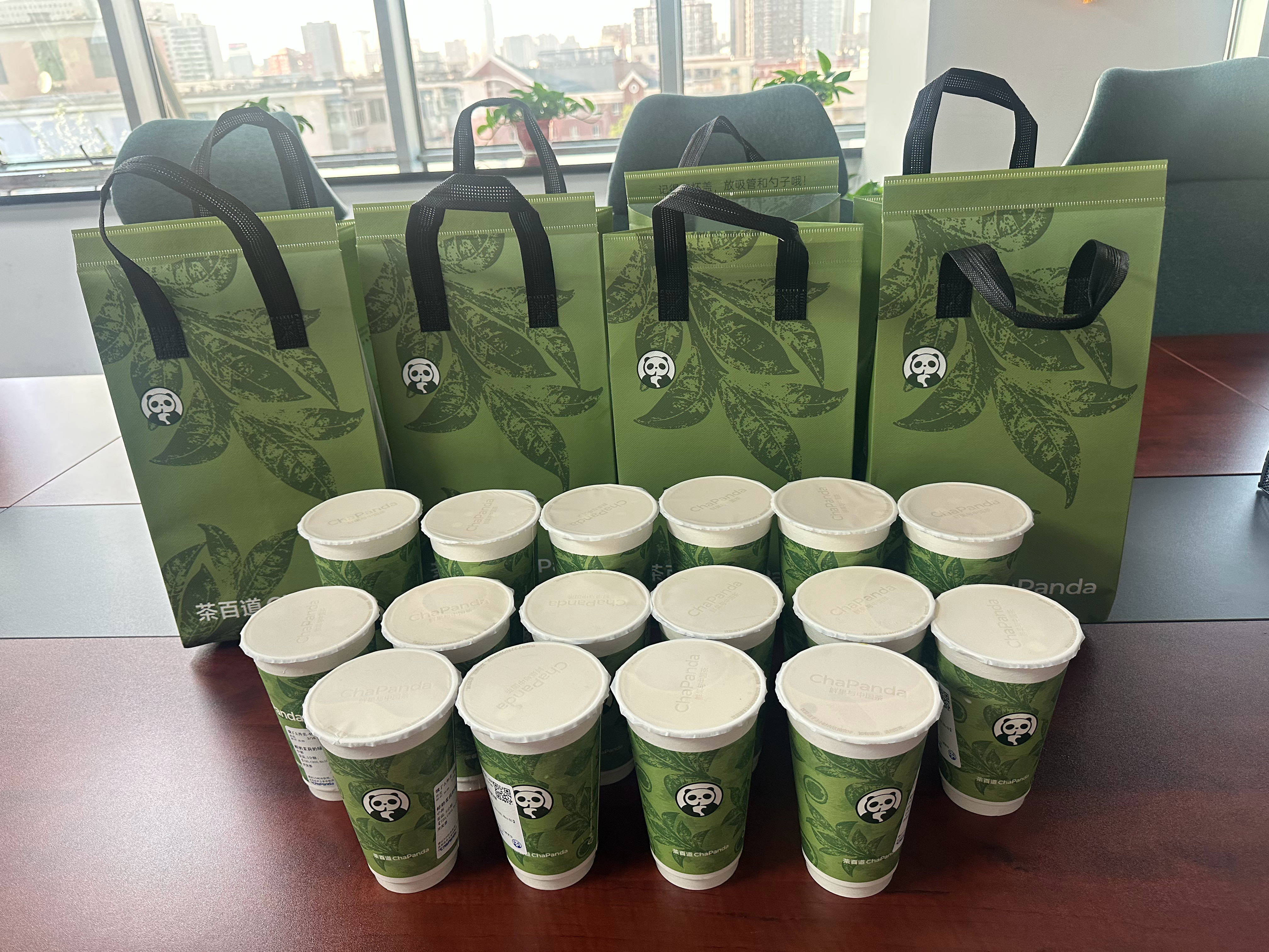 成毅茶百道全球臻质品牌代言人﻿﻿秋天的第一杯奶茶必须支持茶百道​​​