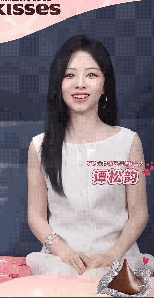 谭松韵seven为什么选在8月18日这天频繁亮相呢？8月18日，发发发吗？还是