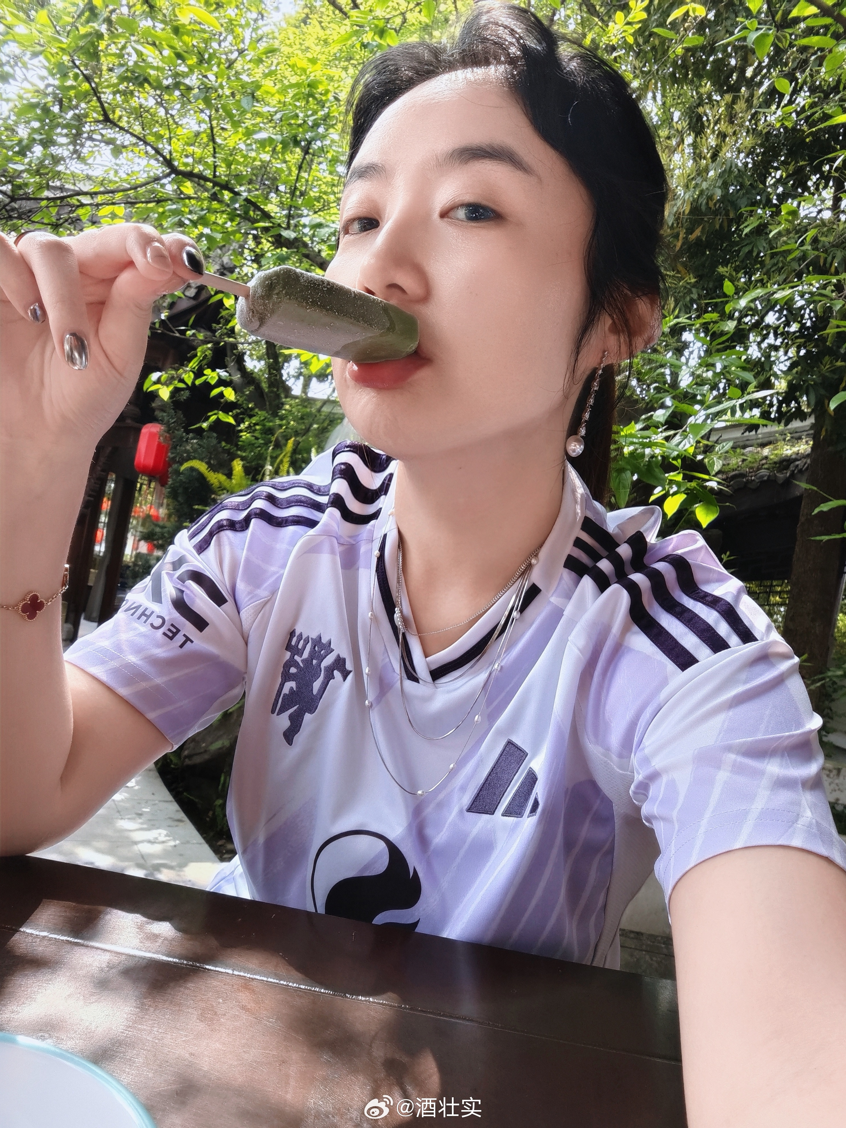 我的清明假期belike白果炖鸡好吃好吃先吃完冰淇淋再吃炖鸡，冰火两重天吃法