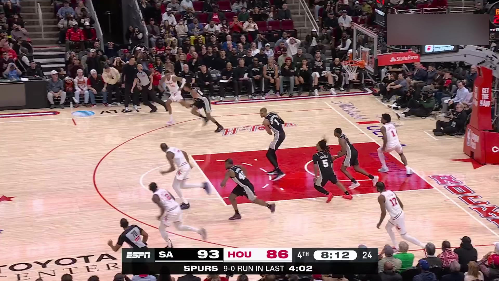 文班亚马篮下强打2+1