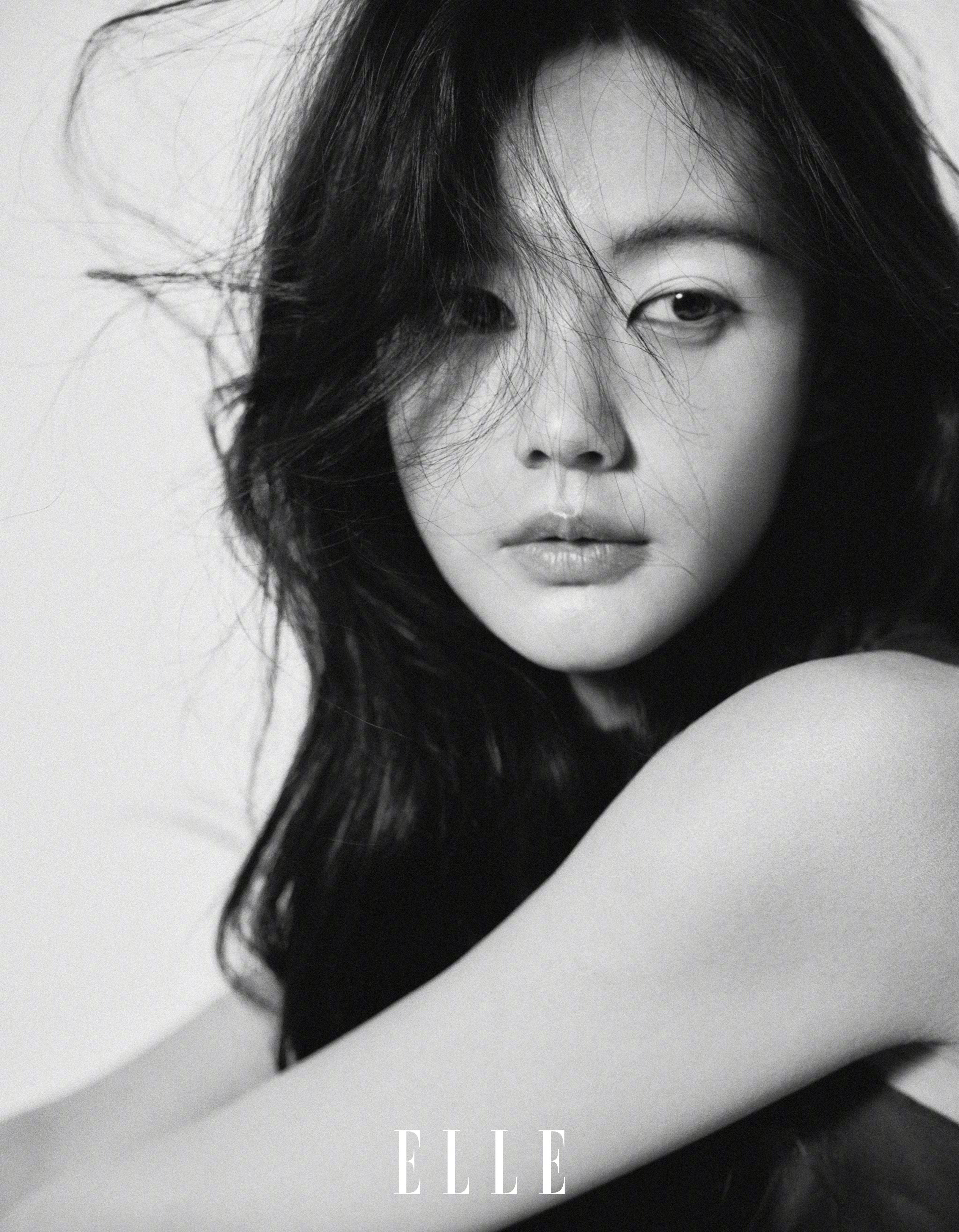 李一桐×ELLEChina，演员的梦境之间🦋摄影：何开拓一造型：夕多Du