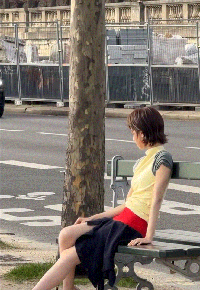 陈都灵唐毅说陈都灵像年轻时期的苏菲玛索原来清冷与灵动可以如此相融。陈都灵巴黎短