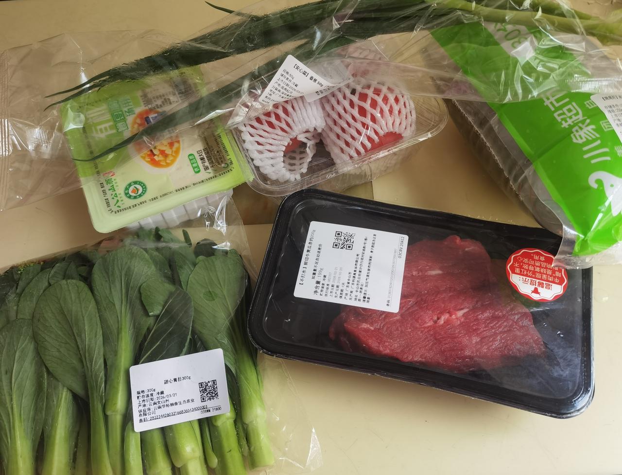 爱孩子的最高表达方式，其实就是陪伴与关心。比如，尽量少让孩子吃外卖。抓住时