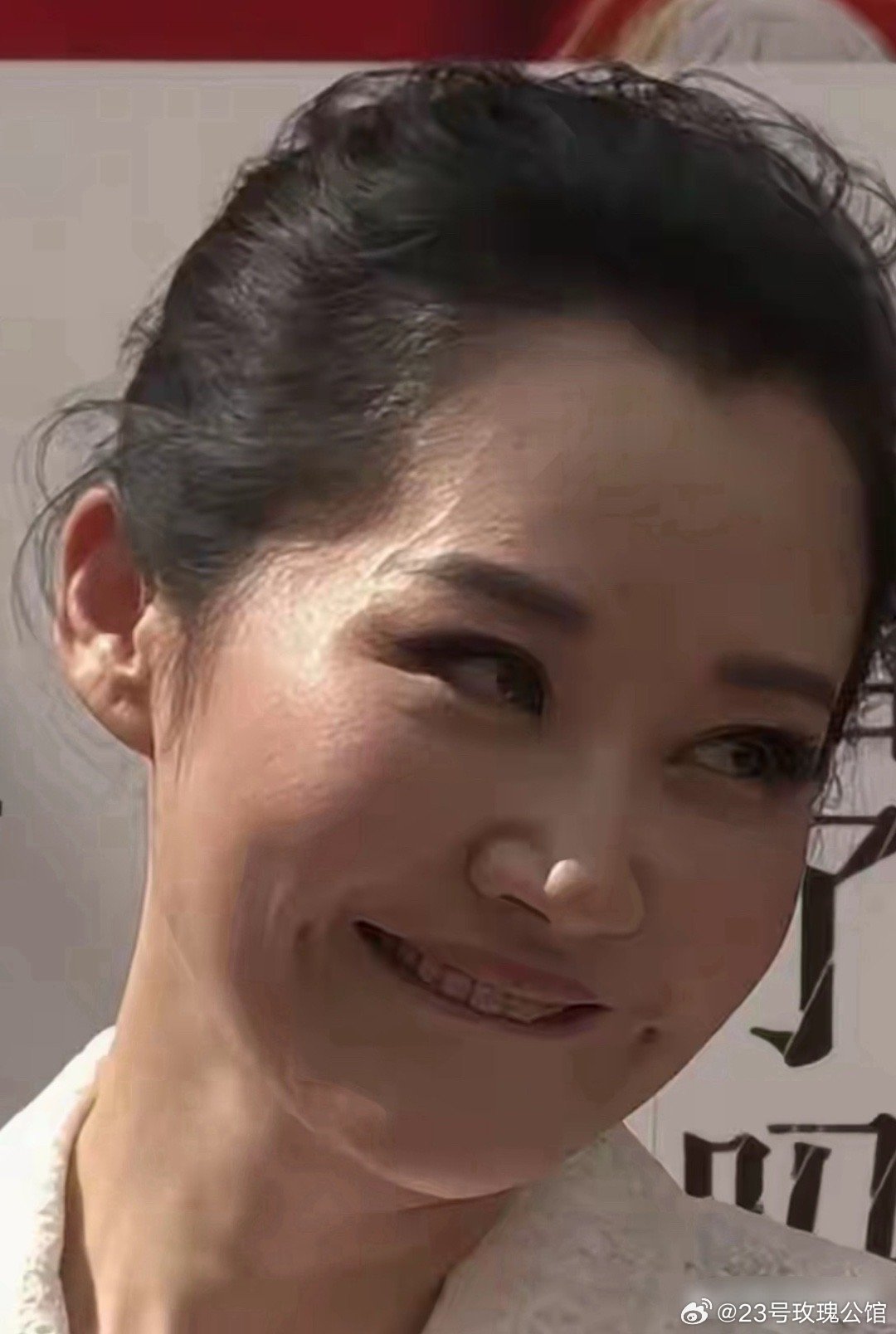 56岁许晴无美颜无滤镜，冻龄女神。