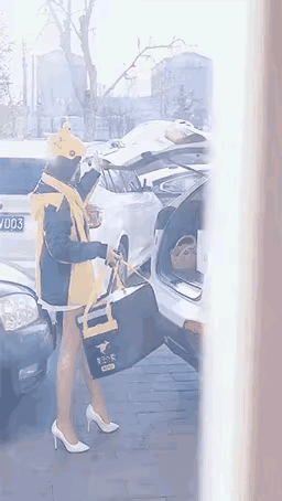 这确定是送外卖的吗？这不是披着羊皮的狼[大笑][大笑]……
