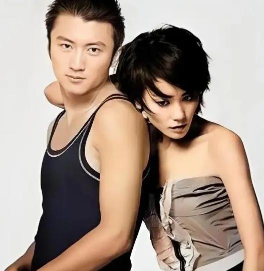 一次节目，主持人问黎明：“舒淇王菲张曼玉刘嘉玲谁最漂亮？”本以为他会说舒淇，谁知
