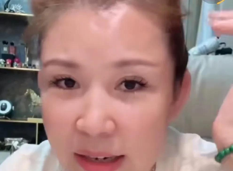 驴姐说王大拿不是二驴徒弟，他媳妇能看上他吗？粉丝说王大拿攀