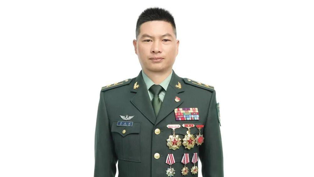 普成斌，彝族，1985年7月生，云南牟定人，中共党员，陆军中校军衔，副团级，南部