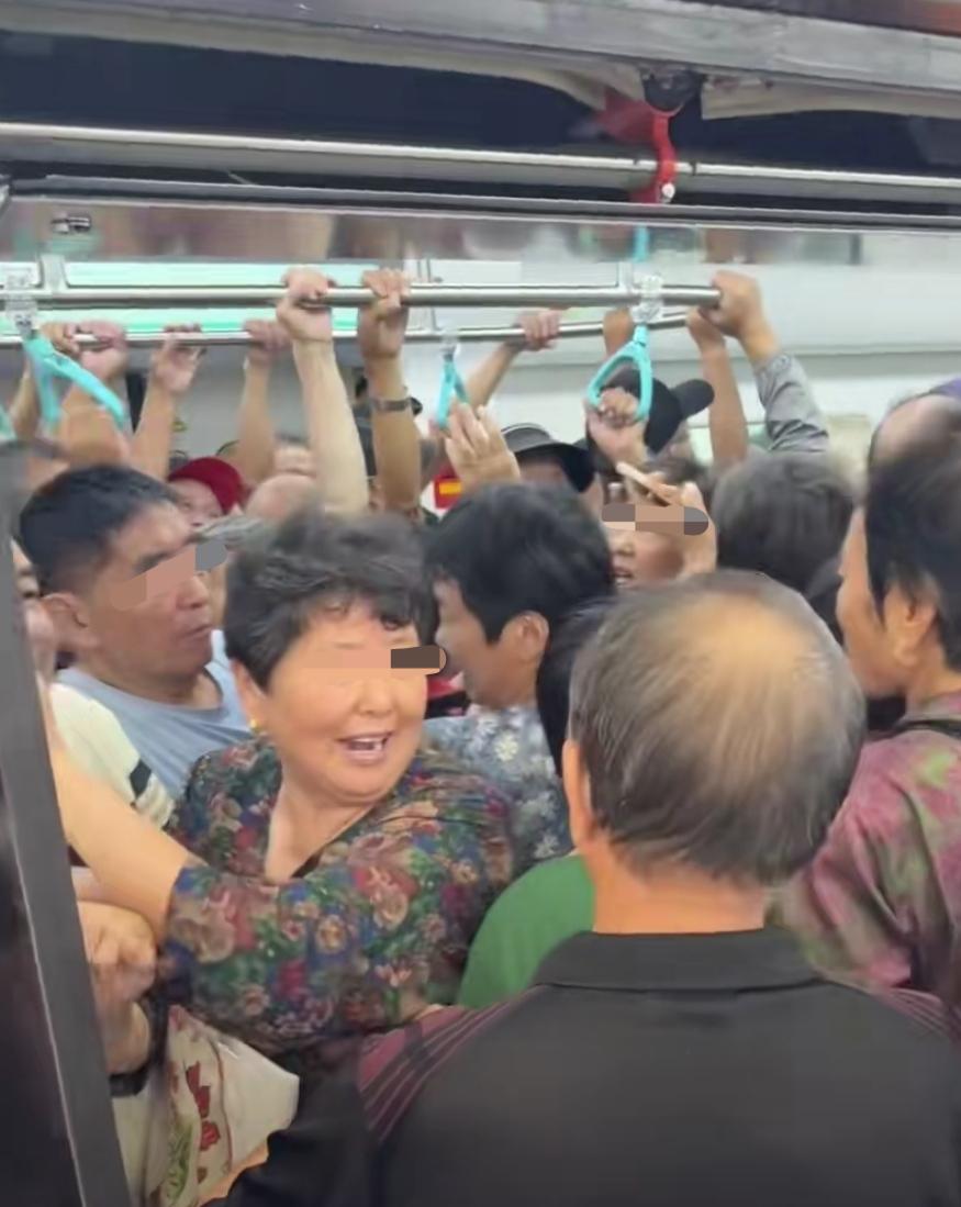宁波地铁12号线的火爆场面，让人吃惊，特别是大爷大妈们的表现，让老当益壮有了具象