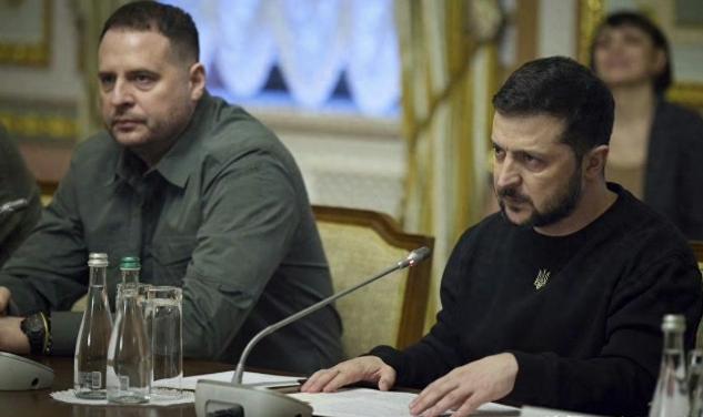 俄军这回是真不打算客气了，雾天进攻直接拎温压燃烧弹开路，乌军被这波狠招打得彻底溃