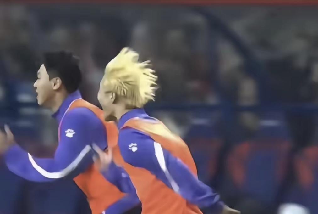 强烈建议——明年苏超足球联赛，上场球员全面禁止黄毛、红毛、卷毛！全面杜绝纹身