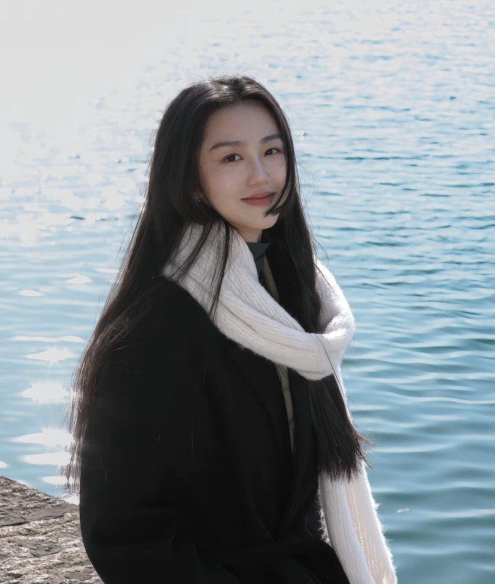 姐姐五官很精致啊