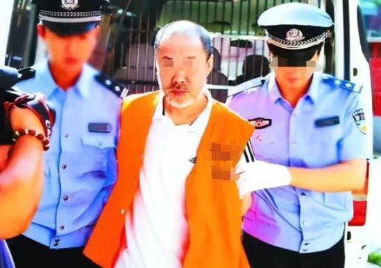 “爸，求求你放过我吧，求求你了！”2021年女子满身是血的看着站在面前的公公，希