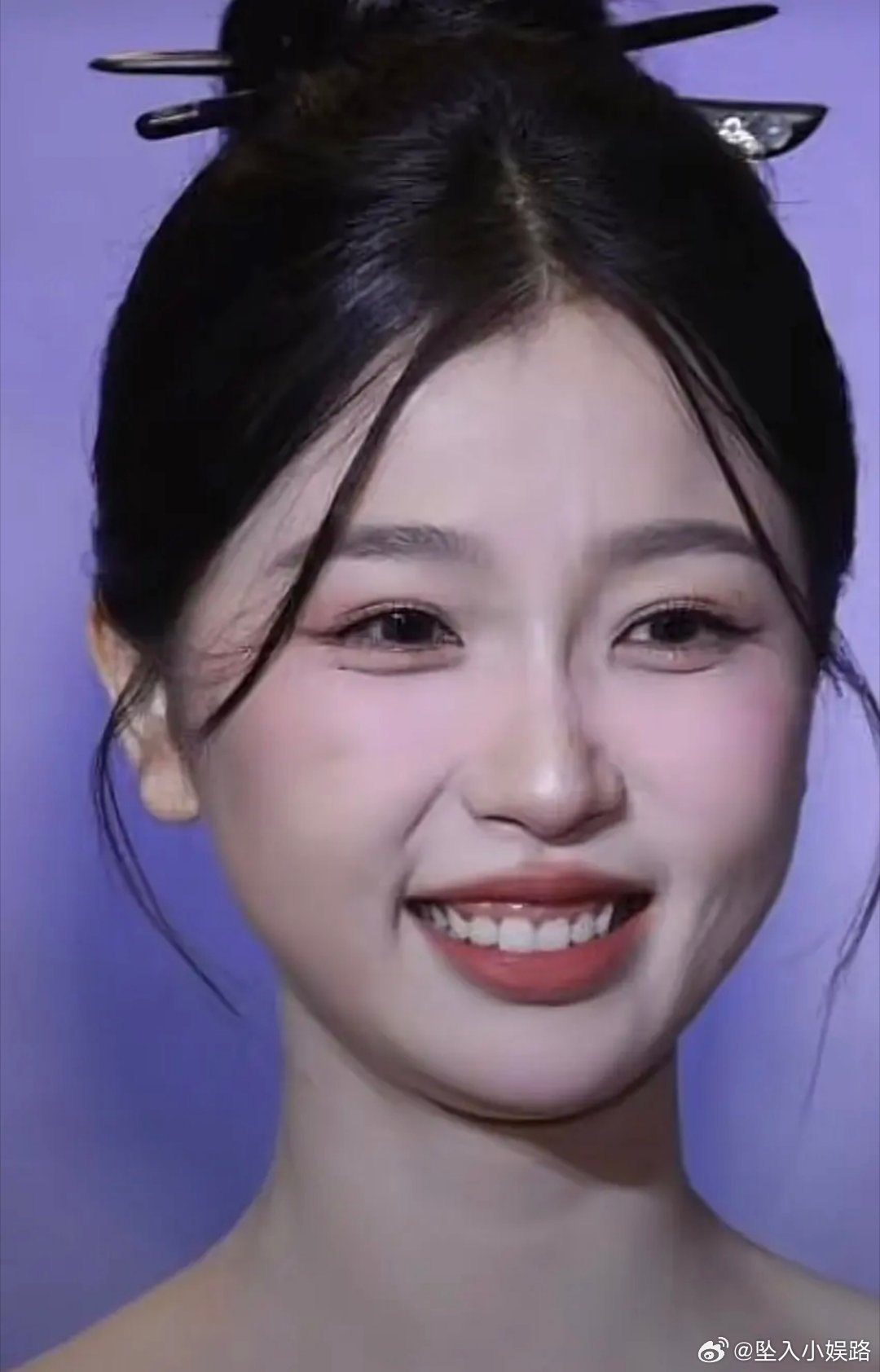 网友说没有比虞书欣更普通的女艺人了