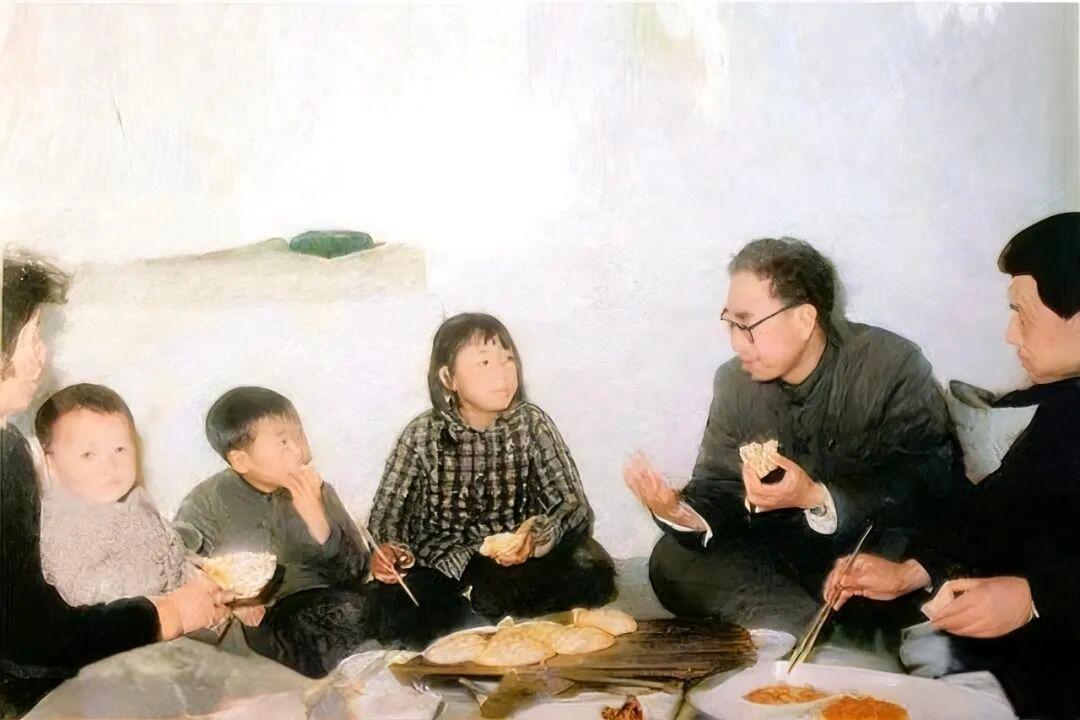 上世纪六七十年代，农村存在吃“派饭”的现象。吃派饭的主要是小学教员和下乡工作队员