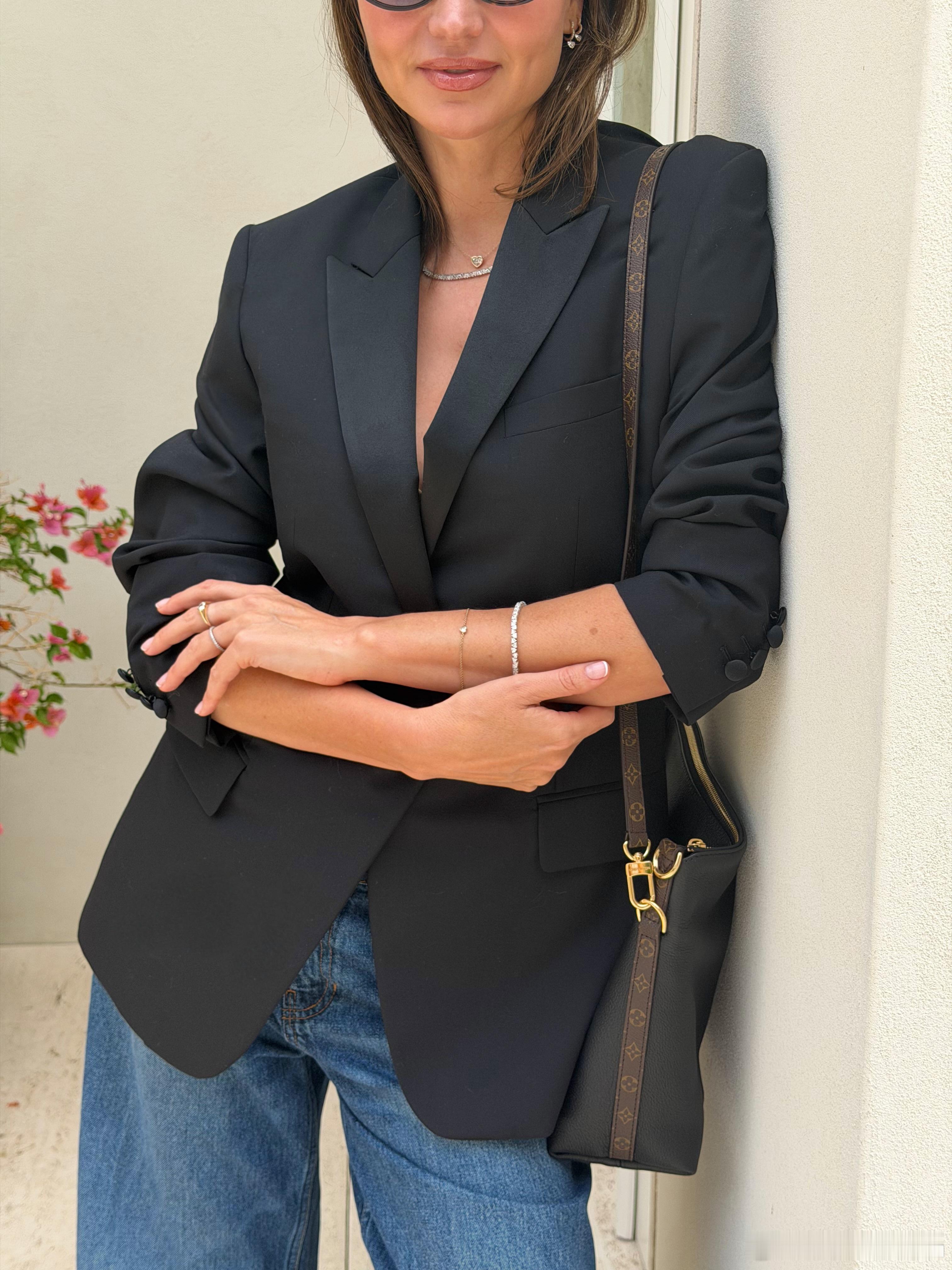 MirandaKerr米兰达可儿晒新穿搭，同时分享她参与设计的Michael