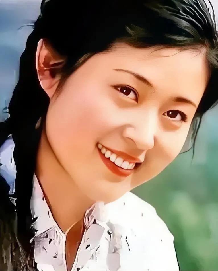 按普通人的说法，倪萍就是大家眼里的苦命女人，小时候，父母离异，姥姥把她带大，好容