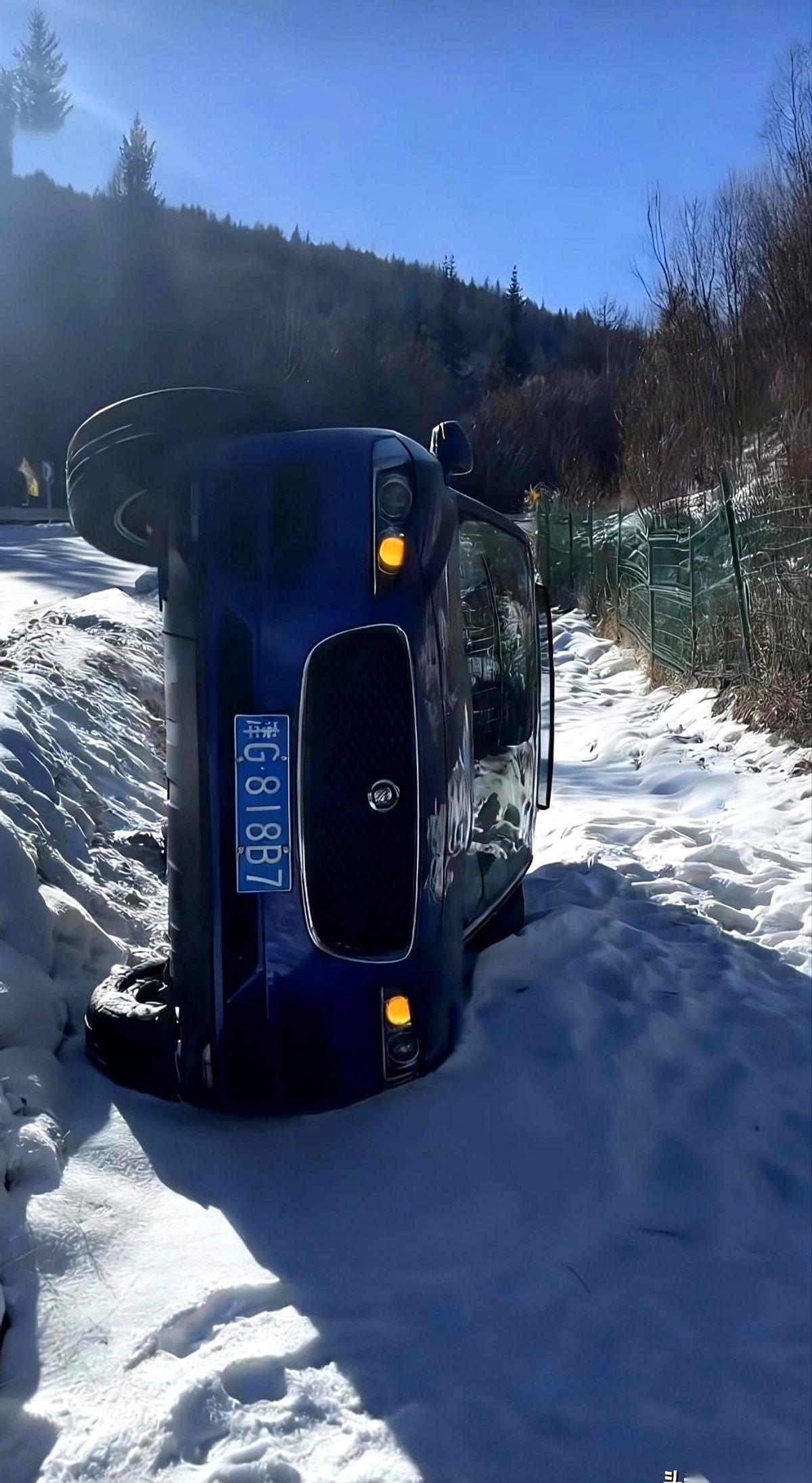 我朋友圈里这张图都传疯了。一堆人还在那儿研究这车牌是哪儿的，猜黑龙江的，猜内蒙