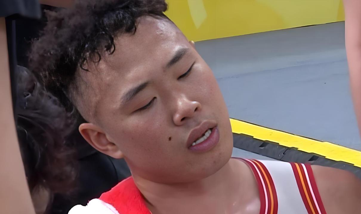 迷失的MVP！贺希宁半决赛三场数据断崖式下滑，常规赛战神怎就哑火了？作为深